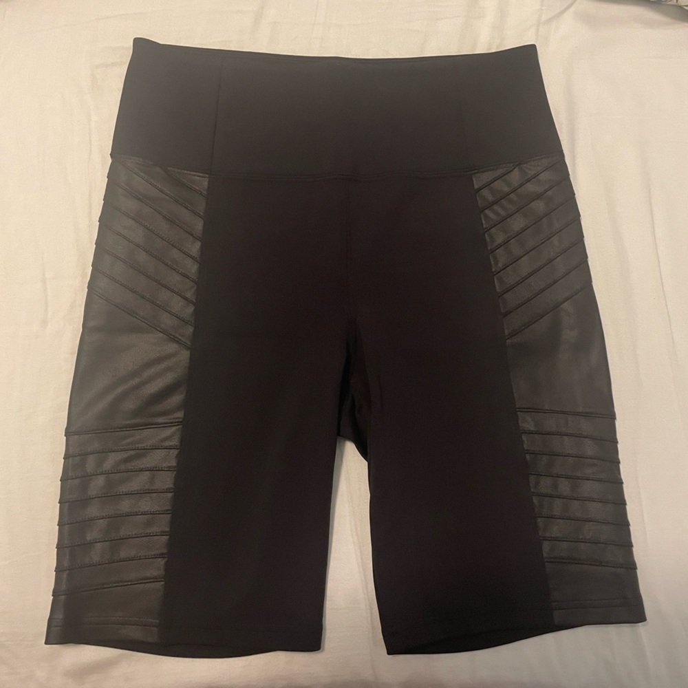 Athleta Delancey Gleam Moto Shorts in Black Sz M - Picture 5 of 8